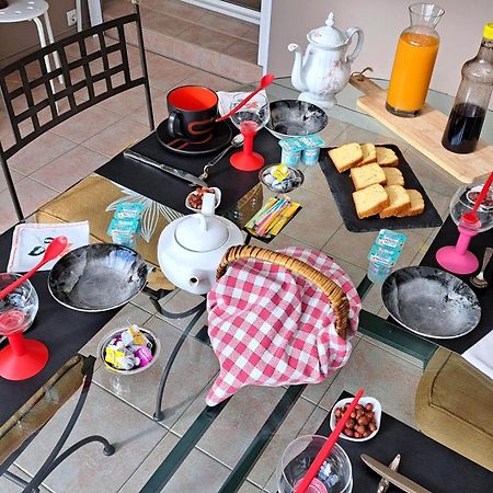 Chambre Privee Avec Salon, Garage Voiture, Velos, Motos Tourville-sur-Arques Luaran gambar