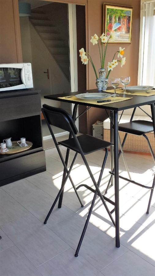 Chambre Privee Avec Salon, Garage Voiture, Velos, Motos Tourville-sur-Arques Luaran gambar