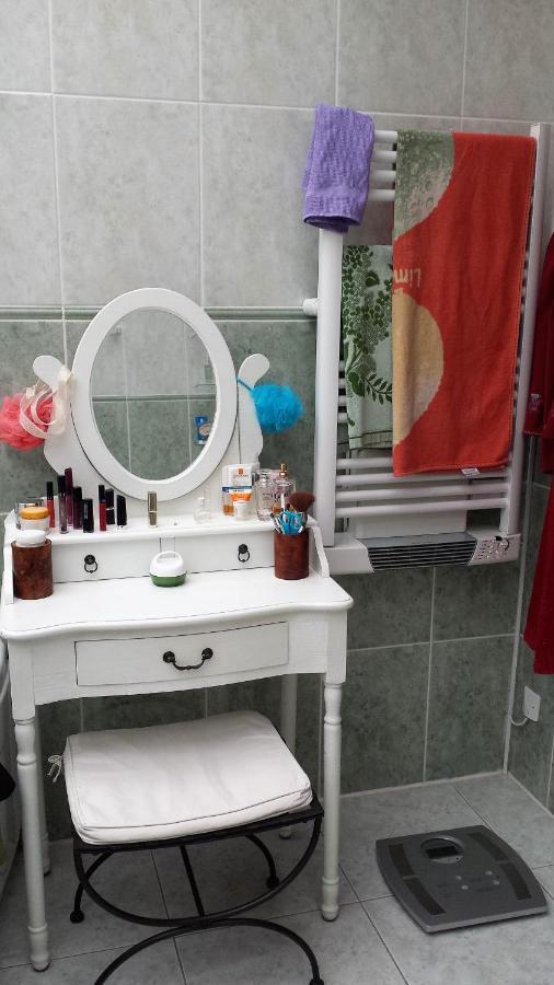 Chambre Privee Avec Salon, Garage Voiture, Velos, Motos Tourville-sur-Arques Luaran gambar